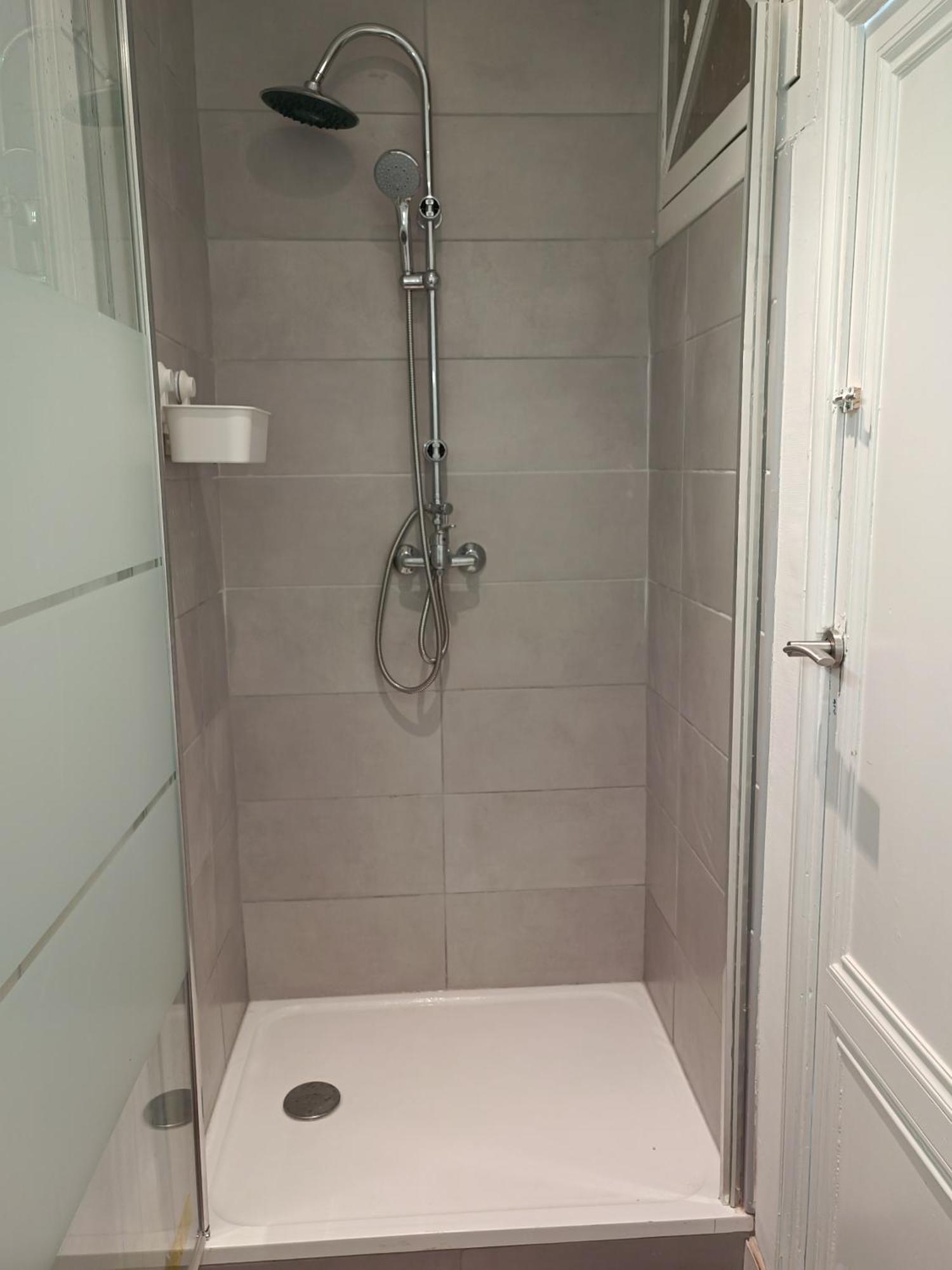 בורדו Bed In 6-Bed Mixed Dormitory Le Jardin Cafe מראה חיצוני תמונה